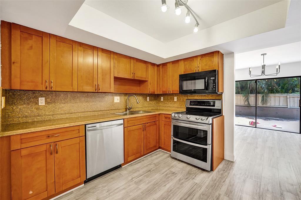 TOWNHOUSES OF EMERALD HIL - Residential Lease