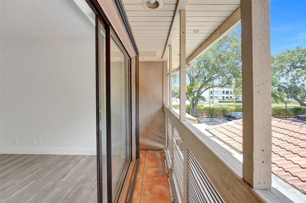 TOWNHOUSES OF EMERALD HIL - Residential Lease