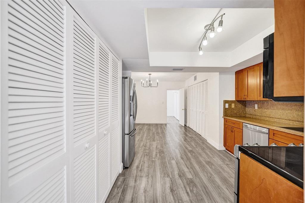 TOWNHOUSES OF EMERALD HIL - Residential Lease