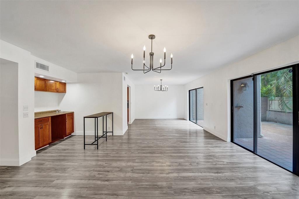 TOWNHOUSES OF EMERALD HIL - Residential Lease