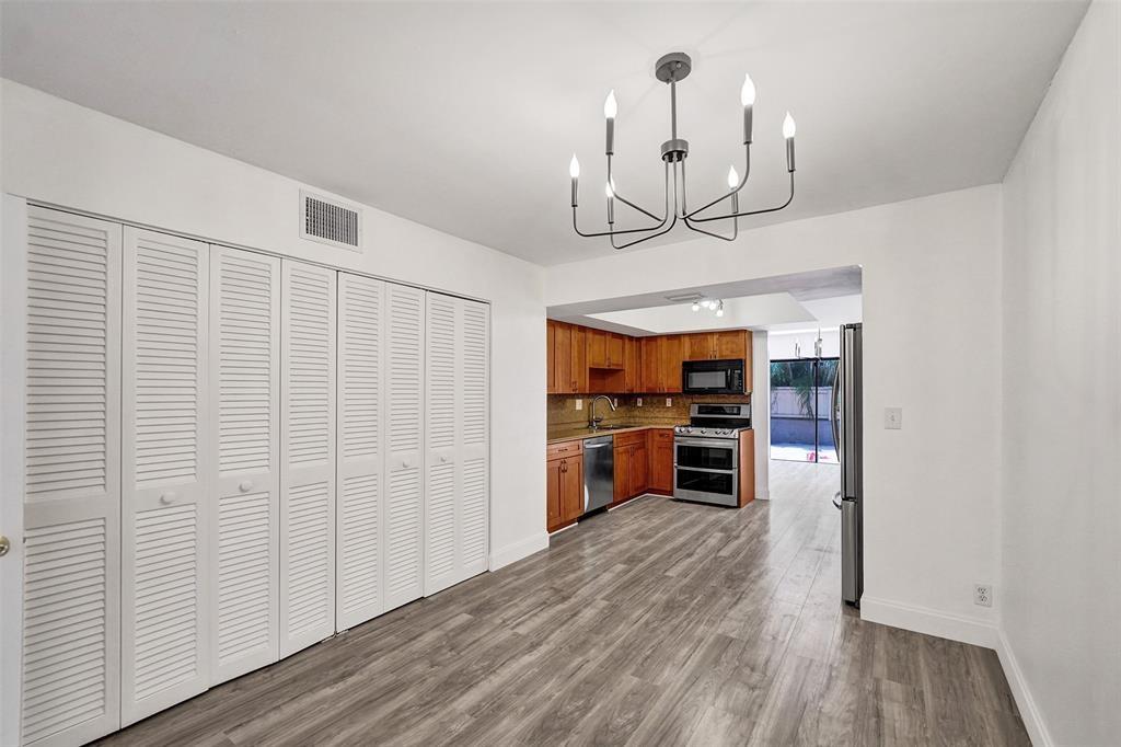 TOWNHOUSES OF EMERALD HIL - Residential Lease