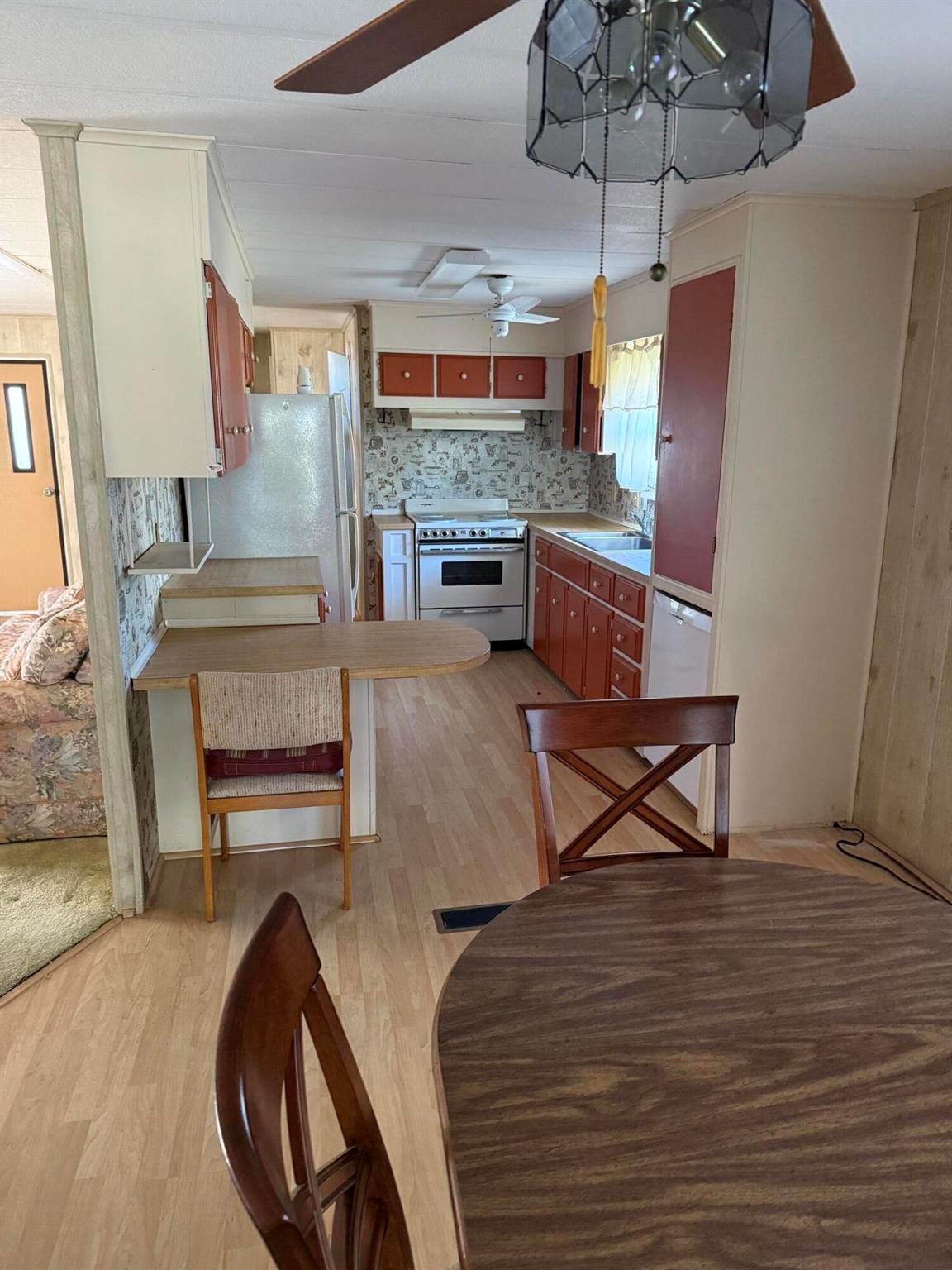 SPANISH LAKES GOLF VILLAG - Residential