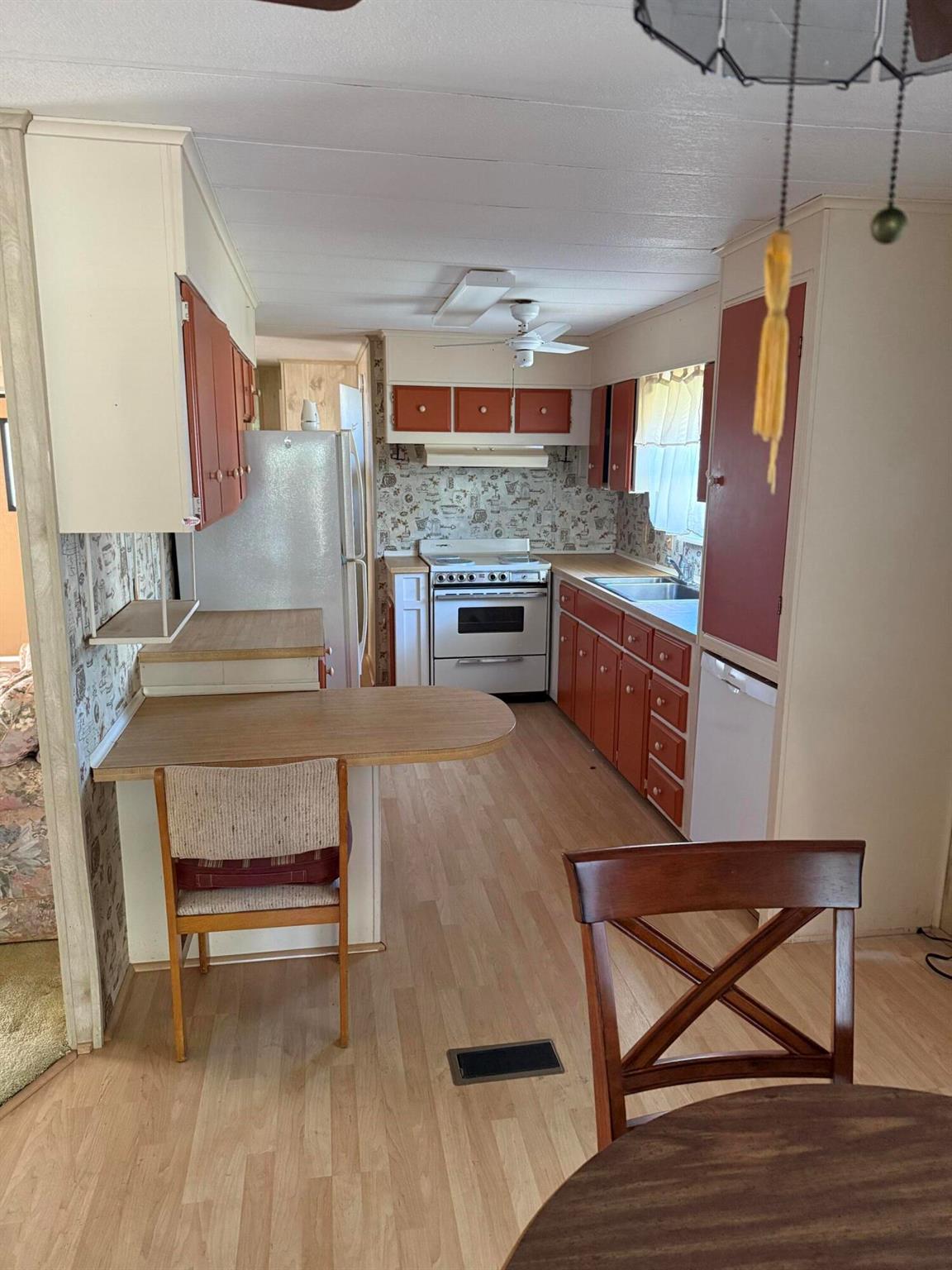 SPANISH LAKES GOLF VILLAG - Residential