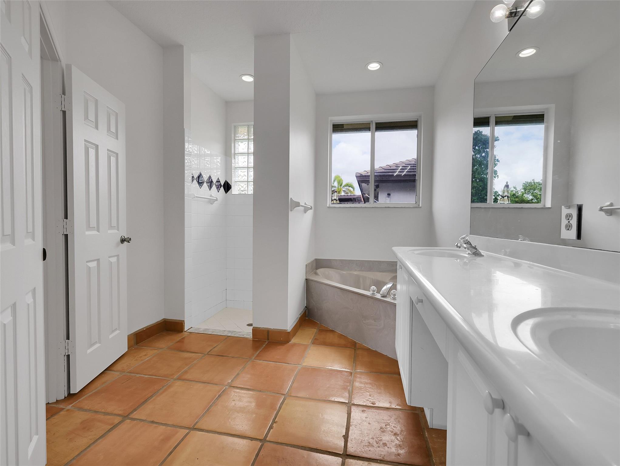 Royal Land Amd 132-20 B - Residential