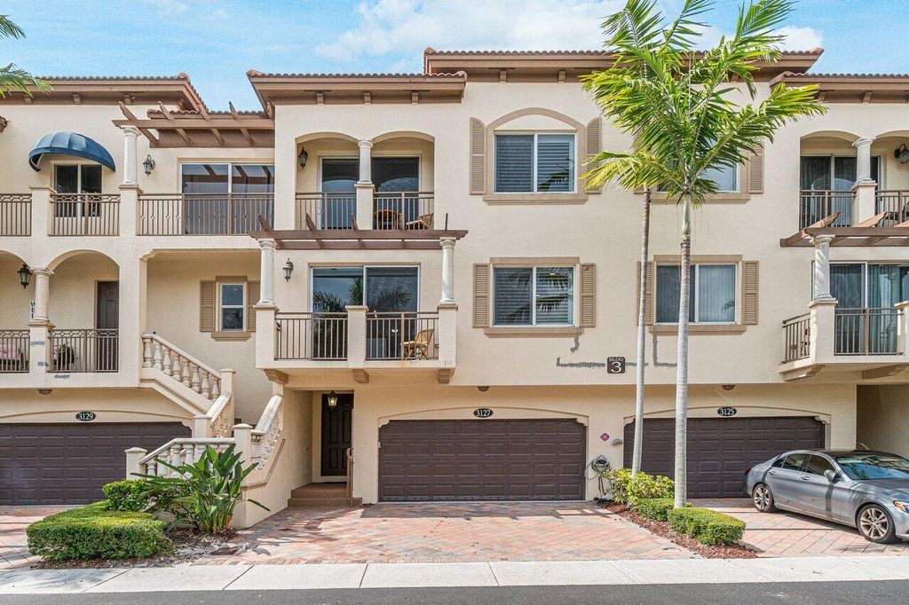 Photo of 3127 Waterside Circle, Boynton Beach, FL 33435 (MLS # R10910060)