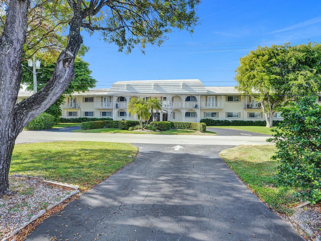 Photo of 2866 NE 30th Street #3, Fort Lauderdale, FL 33306 (MLS # B26011530)