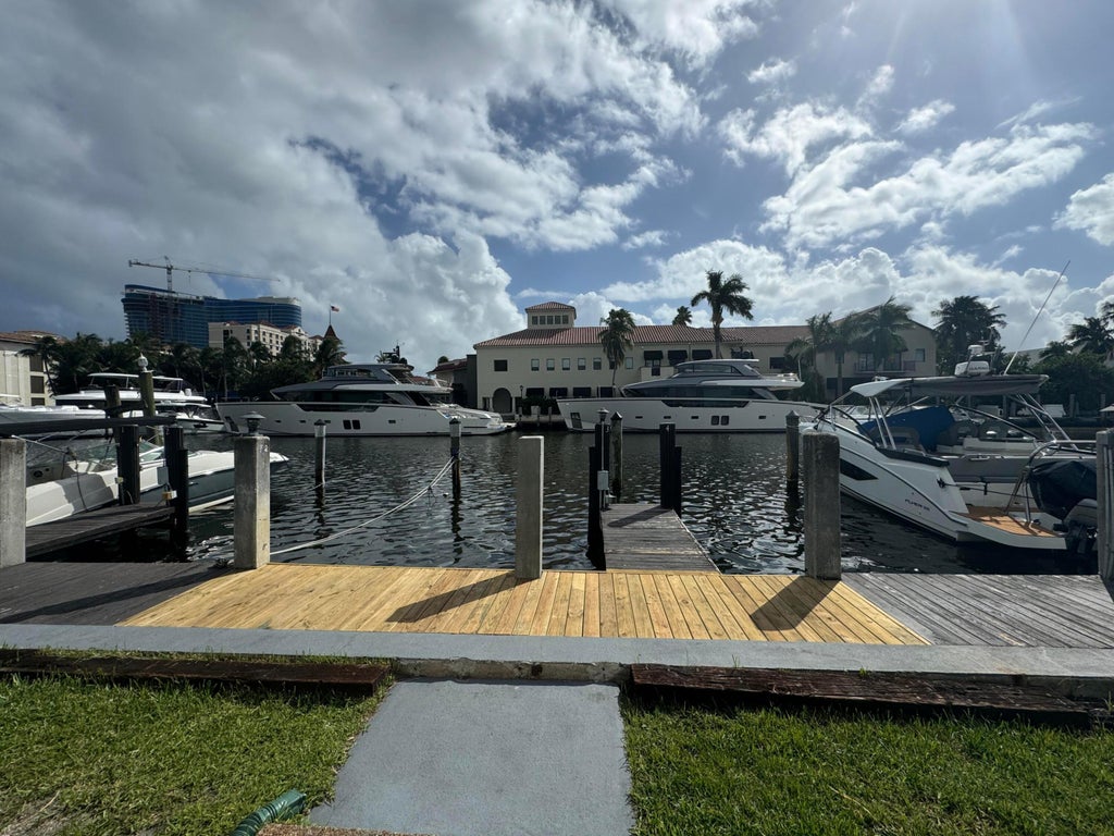 Photo of 1534 SE 15th Street #5, Fort Lauderdale, FL 33316 (MLS # B26074154)