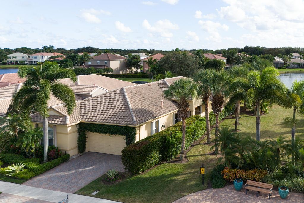 Photo of 100 Via Condado Way, Palm Beach Gardens, FL 33418 (MLS # R10935483)