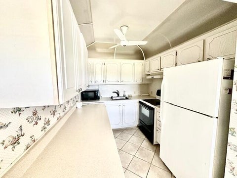 Tiny photo for 59 Preston B, Boca Raton, FL 33434 (MLS # B26088937)