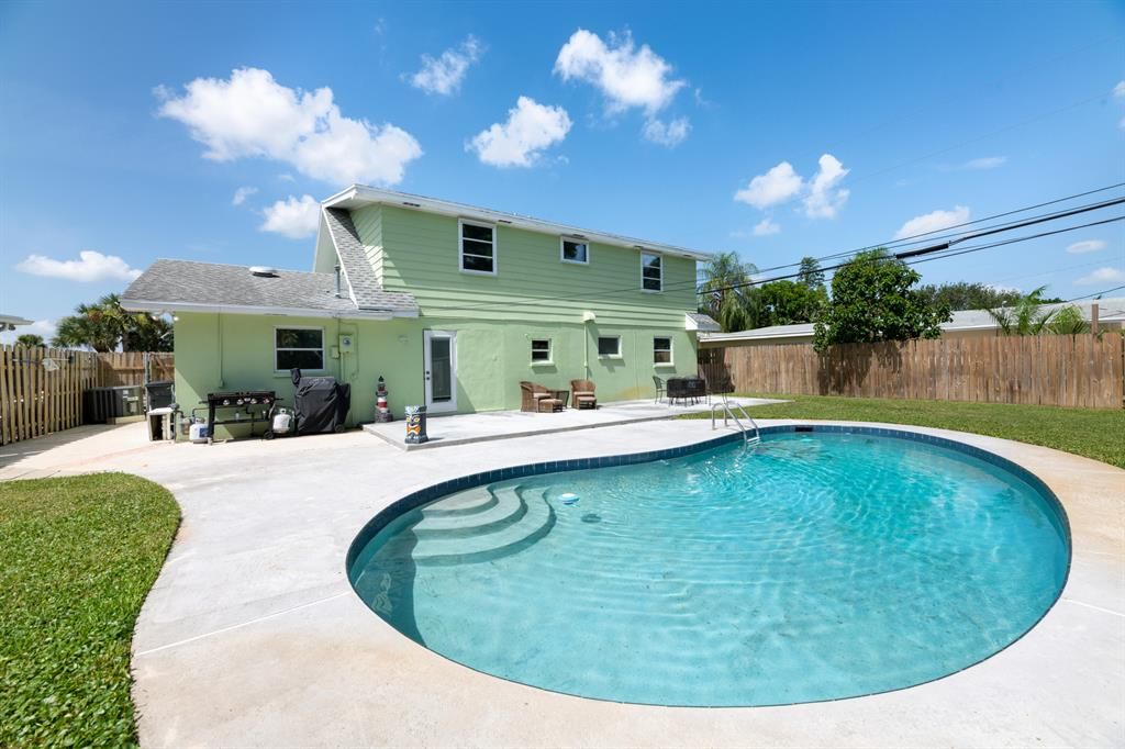 Photo of 674 Crocus Court, Palm Beach Gardens, FL 33410 (MLS # R10744440)