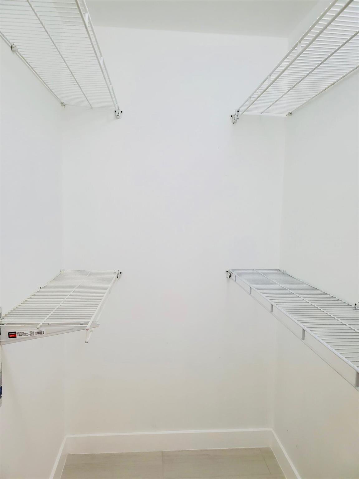 PINE RIDGE IV COND DECL F - Residential Lease