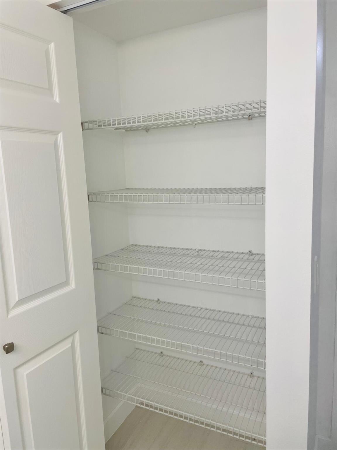 PINE RIDGE IV COND DECL F - Residential Lease