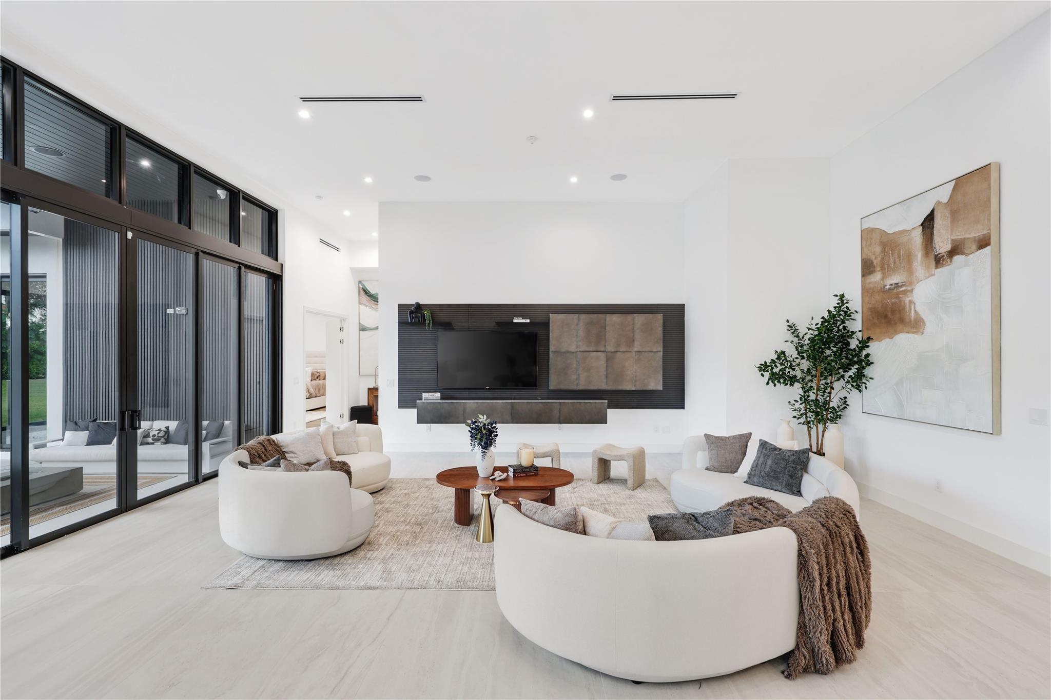 8795 Valencia Ct