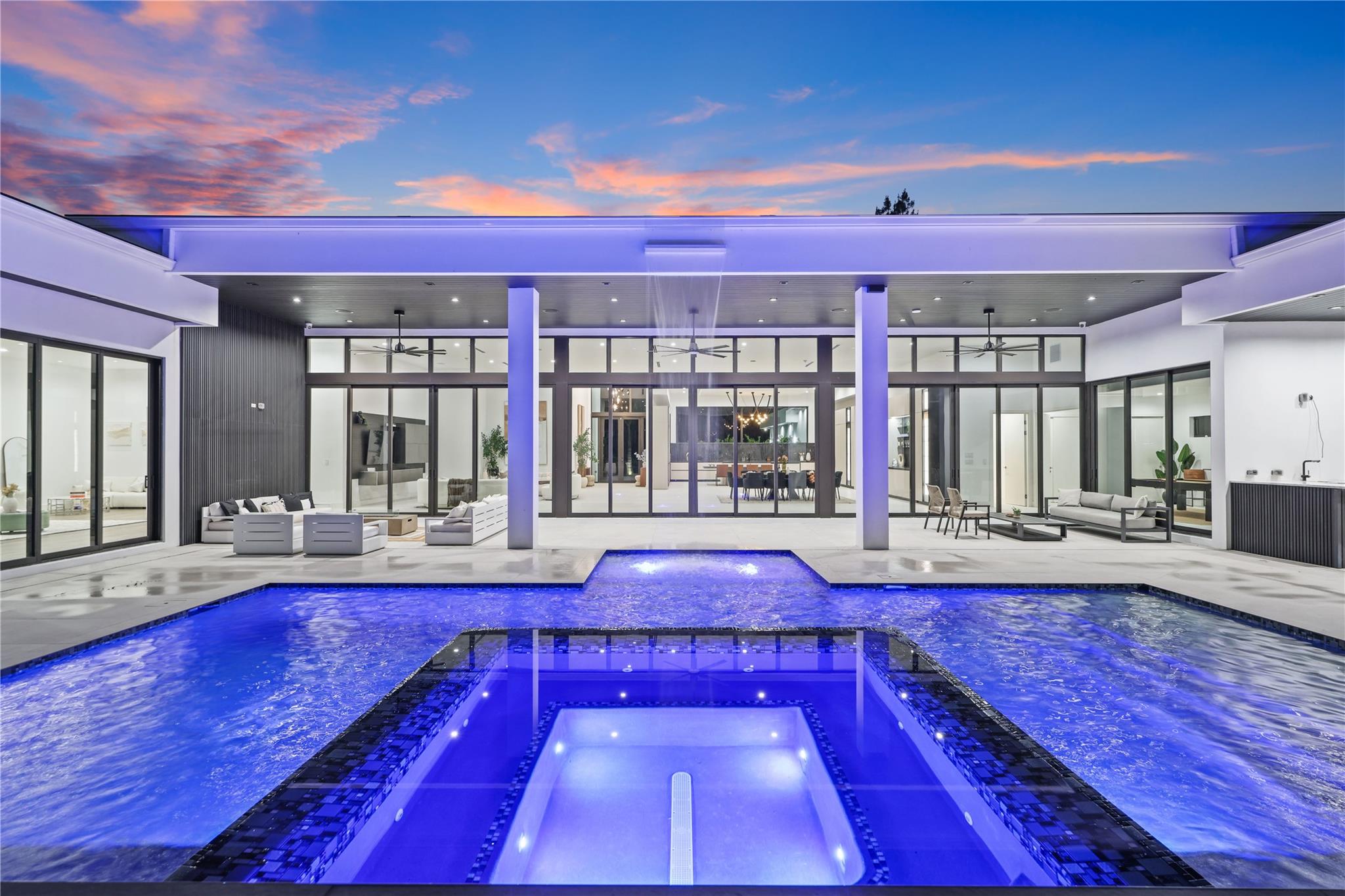 8795 Valencia Ct