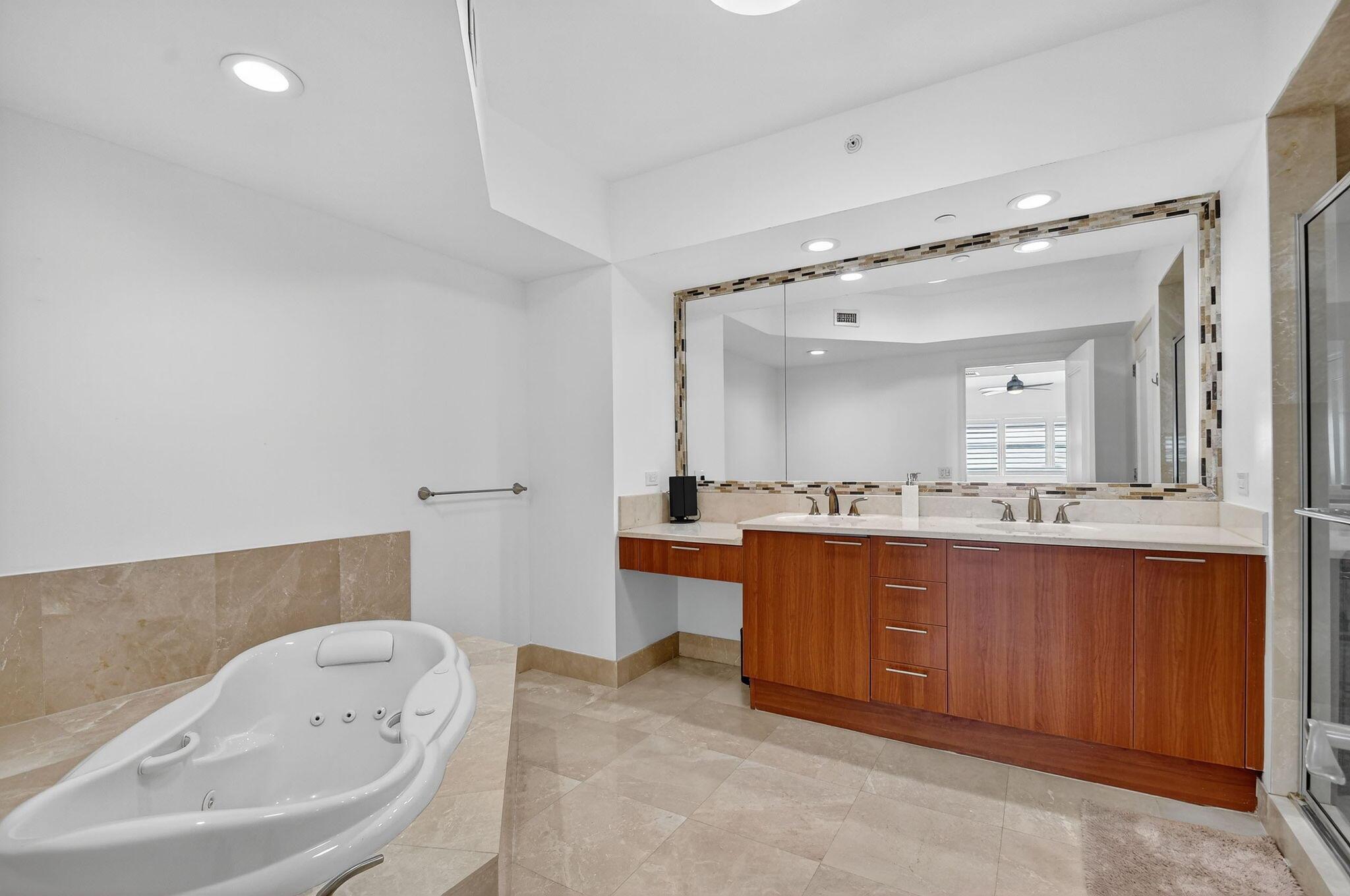 MARINA GRANDE RIVIERA BEA - Residential