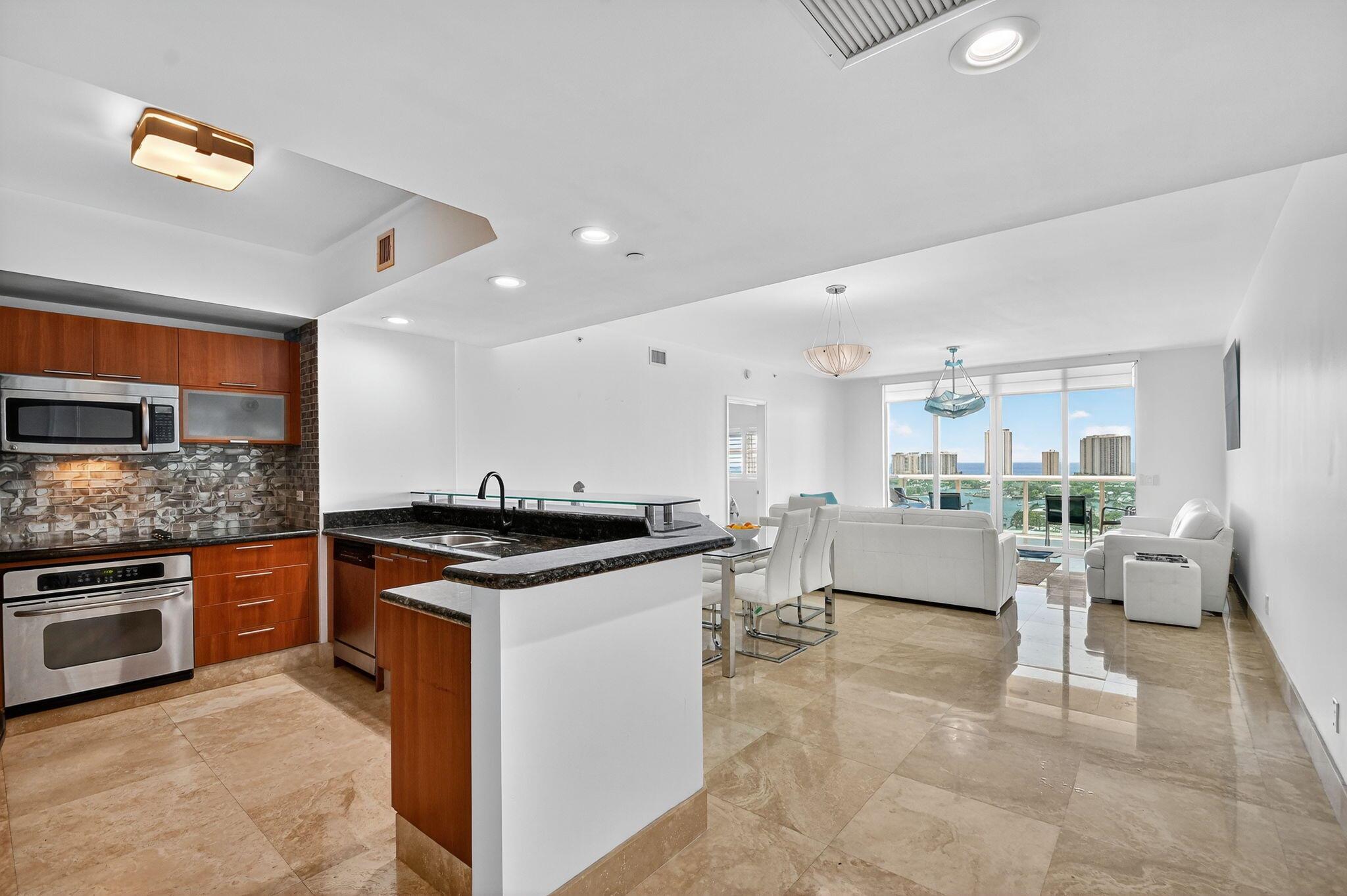 MARINA GRANDE RIVIERA BEA - Residential
