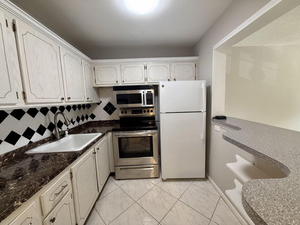 Photo of 134 Sussex G #134, West Palm Beach, FL 33417 (MLS # B26033373)