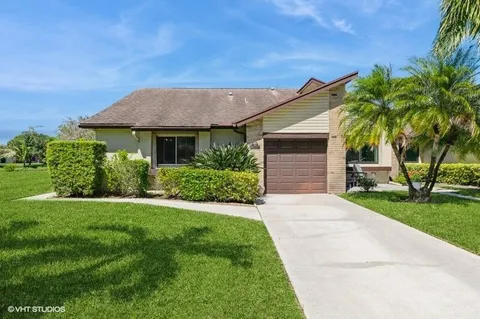 148 Village Walk Drive Unit 24, Royal Palm Beach, FL MLS: R11073278