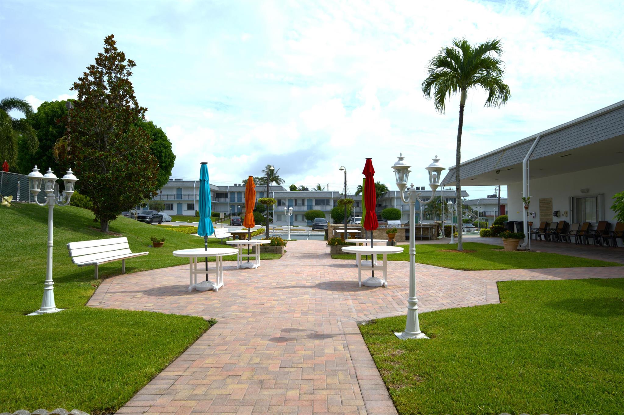 MURRY HILLS APT BLDG COND - Residential Lease