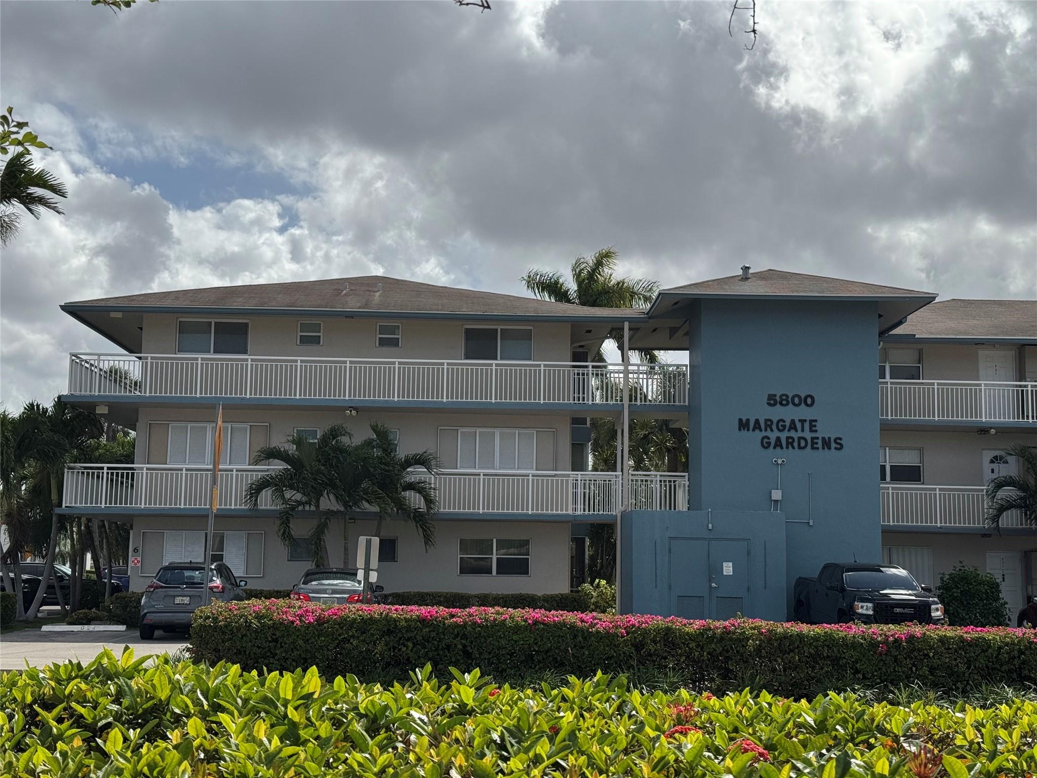 This spacious one-bedroom apartment features brand-new appliances and includes water and trash service with the rent. The property has been freshly painted and boasts tile flooring throughout. A spacious close-in patio is also available. The apartment is conveniently located near major highways, approximately 15 minutes from the beach, major malls, and shopping centers. The area is served by an A-rated school district.
Association amenities include a gymnasium, swimming pool, clubhouse with pool table, and full-size laundry room. The property is also conveniently situated near Broward College and Florida Atlantic University.
If you have any questions or require showing instructions, please do not hesitate to contact me via text, call, or email.