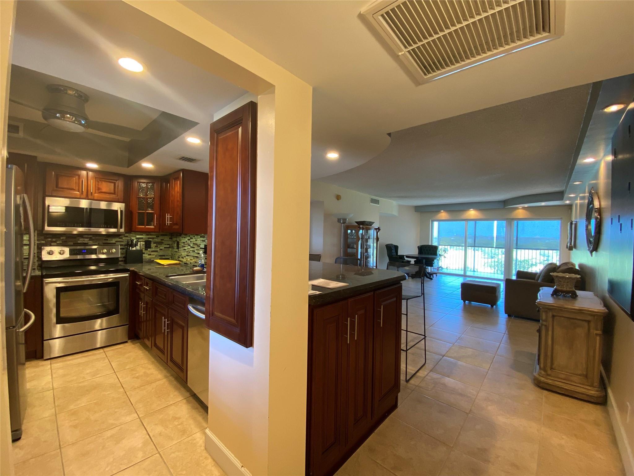 3300 N Palm Aire Dr 904
