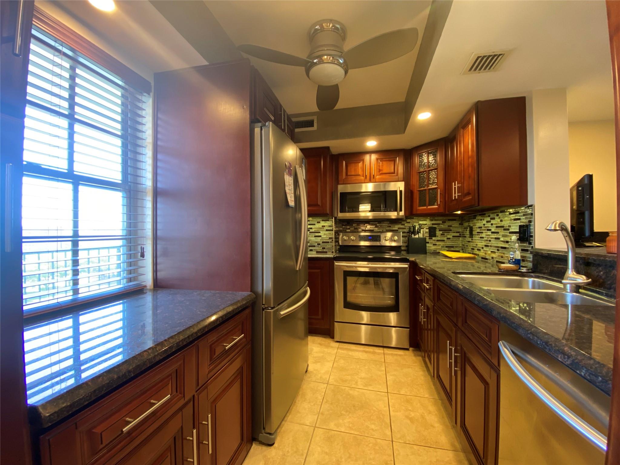 3300 N Palm Aire Dr 904