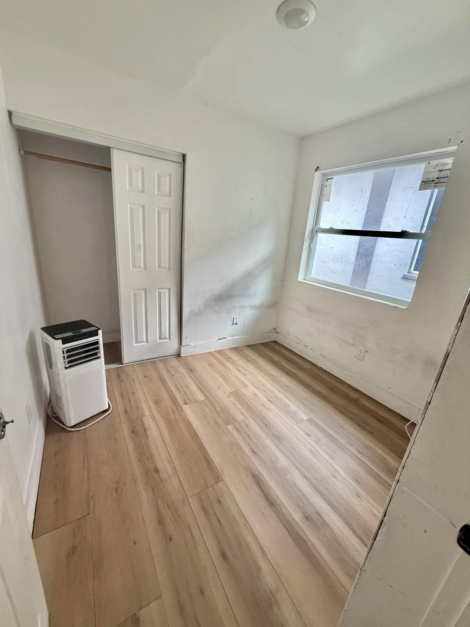 TOWN OF MODELO (DANIA) B-49 - Residential Lease