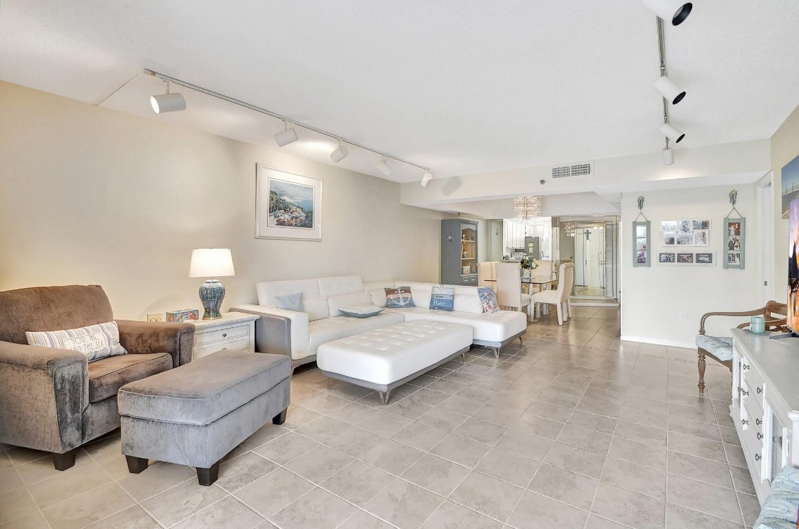 Patios of Boca Barwood - Residential