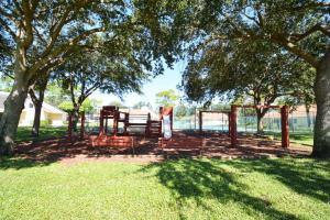 JOGGERS RUN - Residential