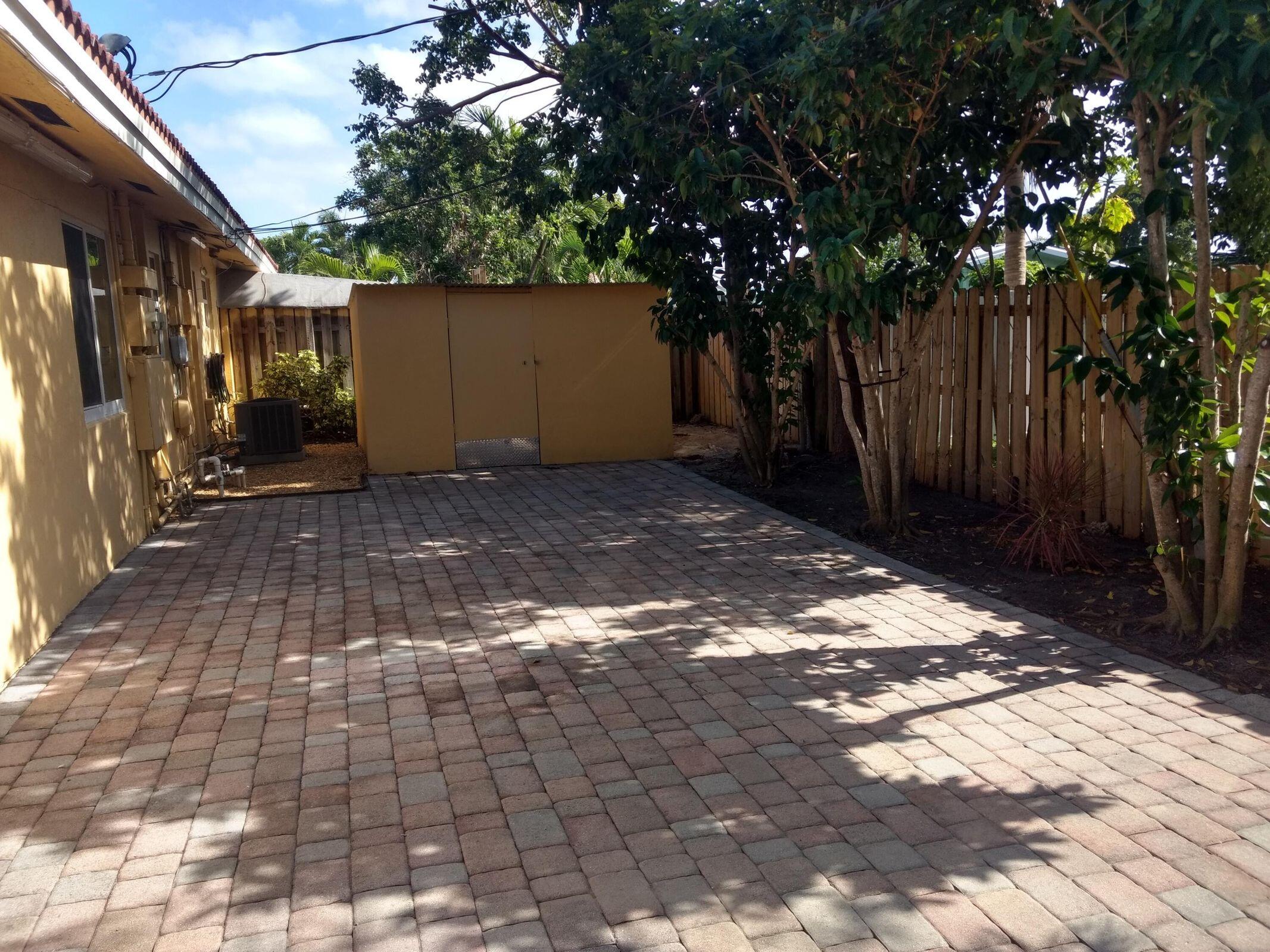 LIGHTHOUSE POINT 6TH SEC - Residential Income