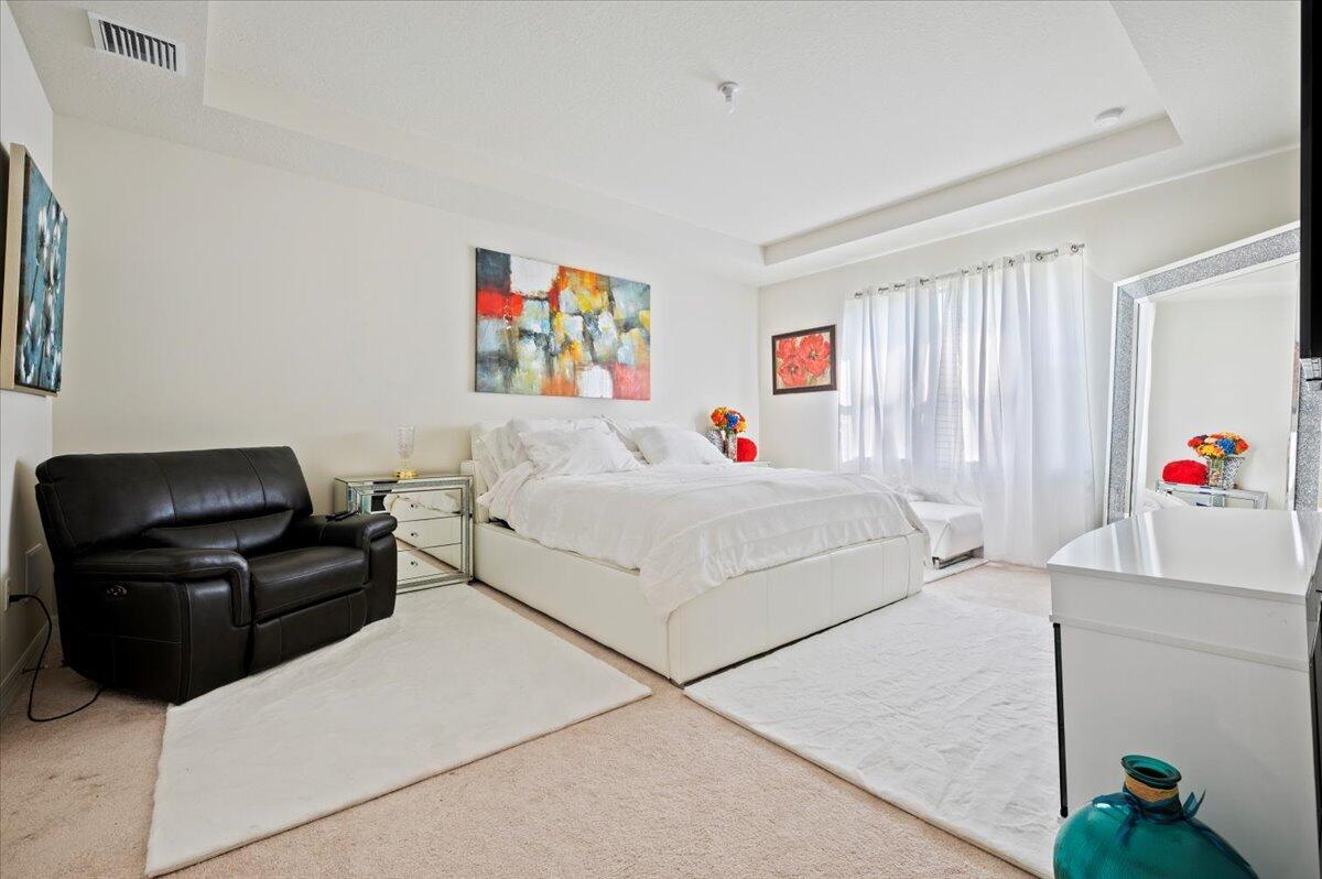 ANCIENT TREE - Residential