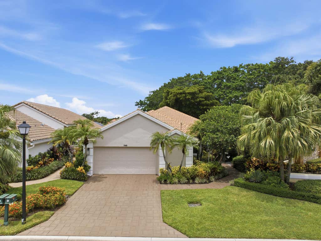 Photo of 740 Pinehurst Way, Palm Beach Gardens, FL 33418 (MLS # B26053600)
