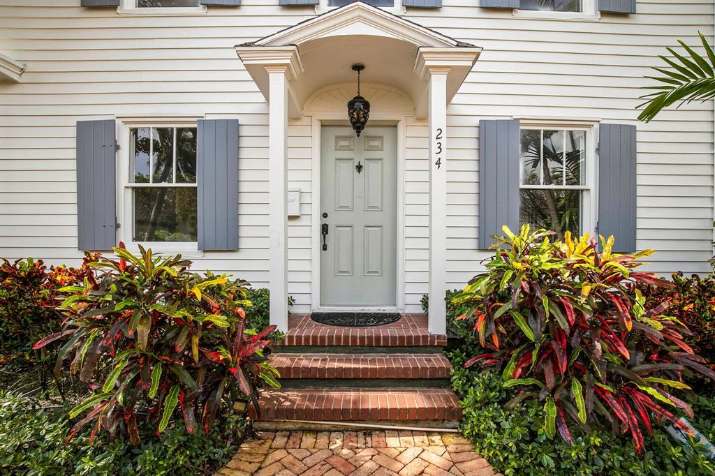 Photo of 234 Edgewood Drive, West Palm Beach, FL 33405 (MLS # R10741720)