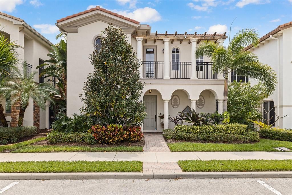 Photo of 48 Stoney Drive, Palm Beach Gardens, FL 33410 (MLS # R10790684)