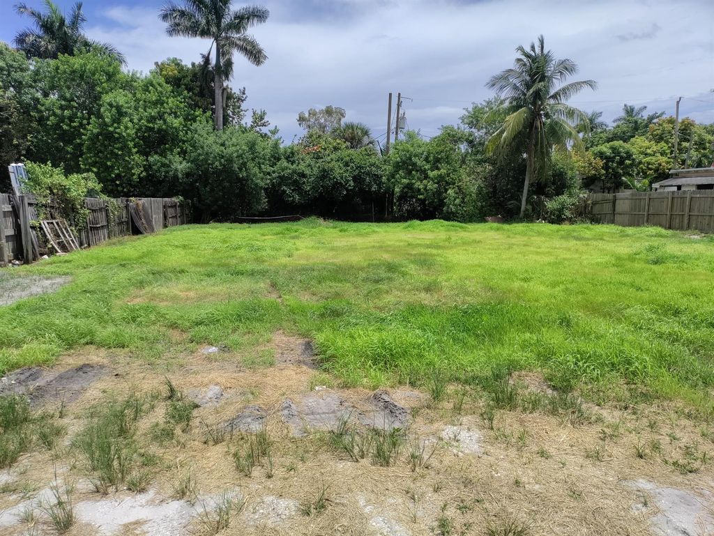 Photo of 3022 Ford Road, Palm Springs, FL 33461 (MLS # R10914994)