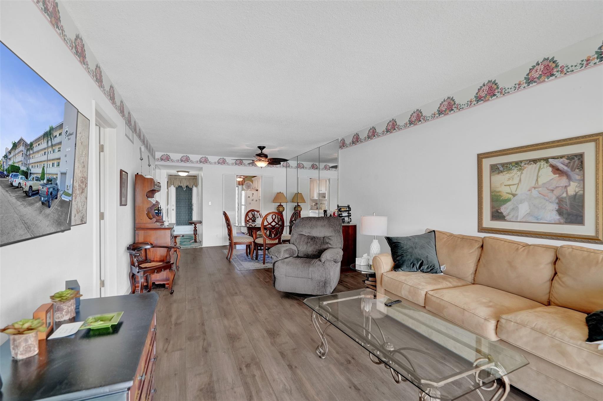 PENTHOUSE NORTH - Residential