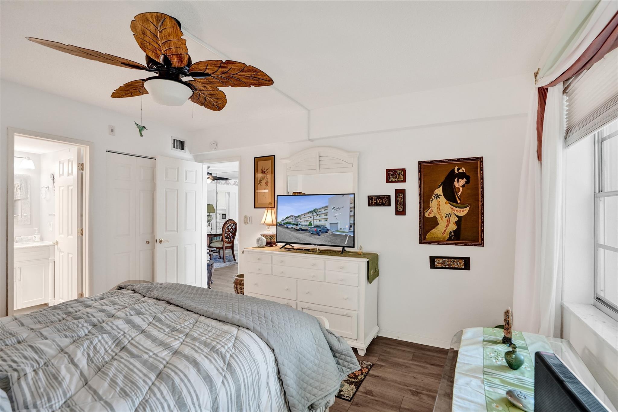 PENTHOUSE NORTH - Residential