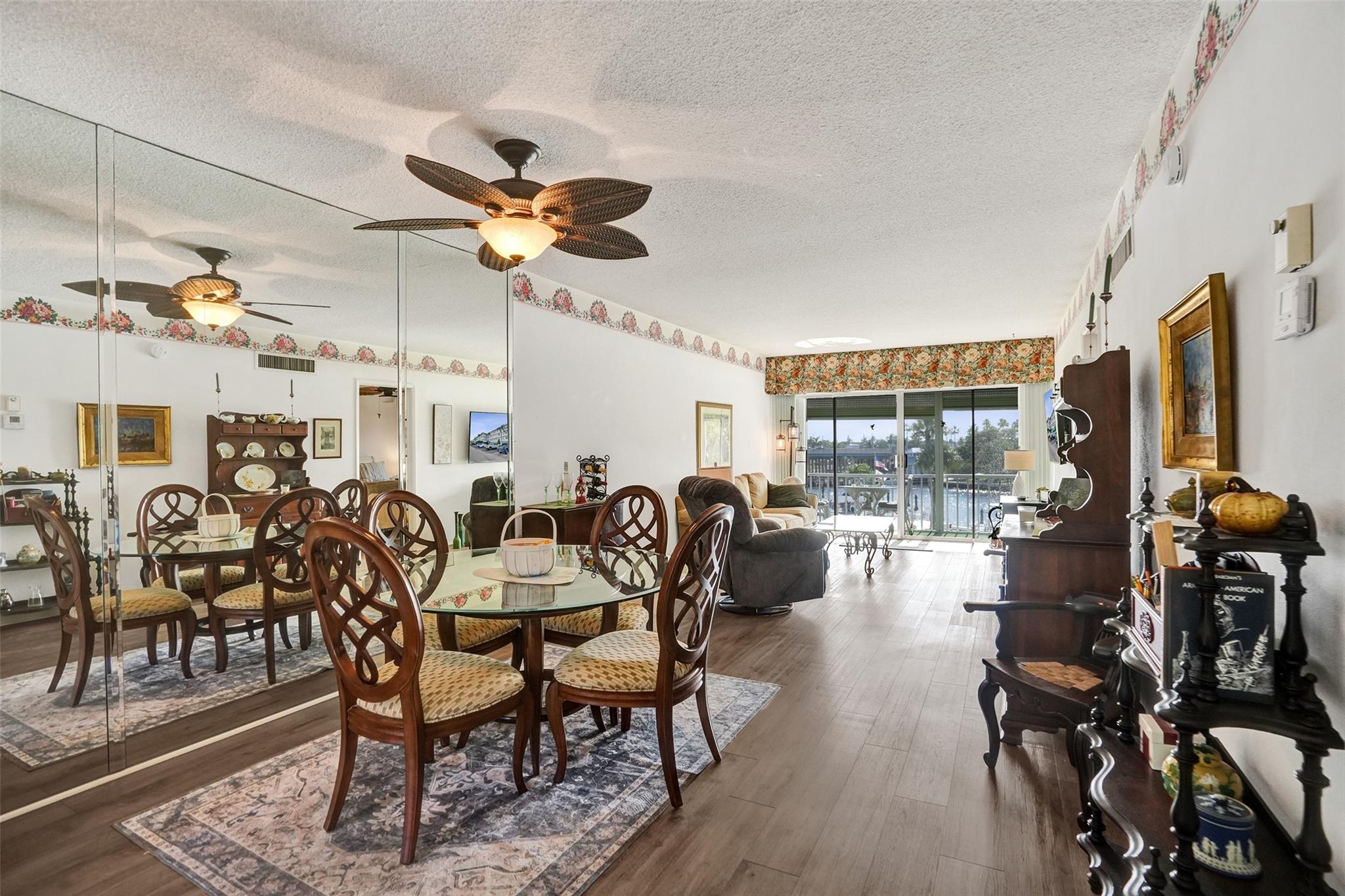PENTHOUSE NORTH - Residential