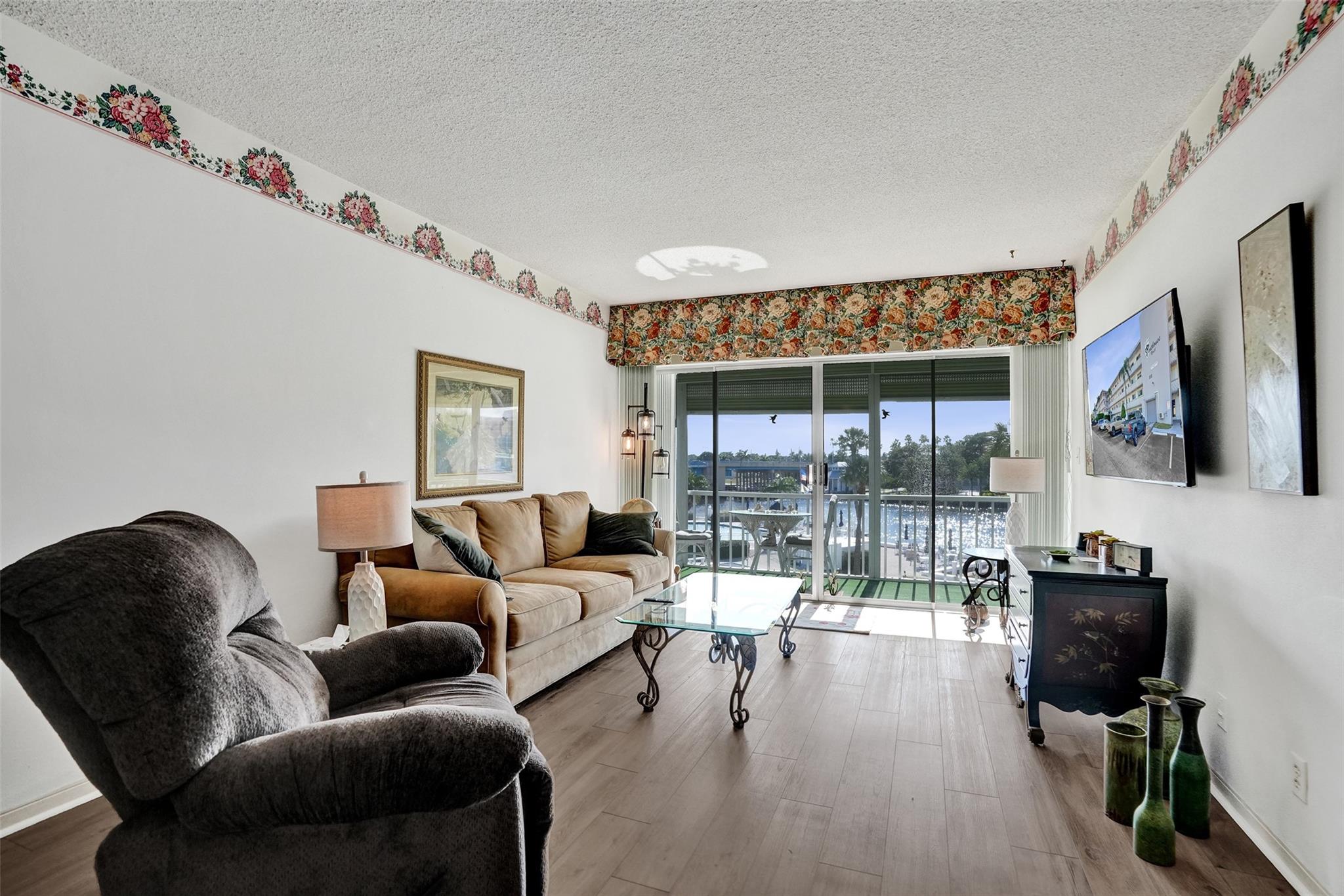 PENTHOUSE NORTH - Residential