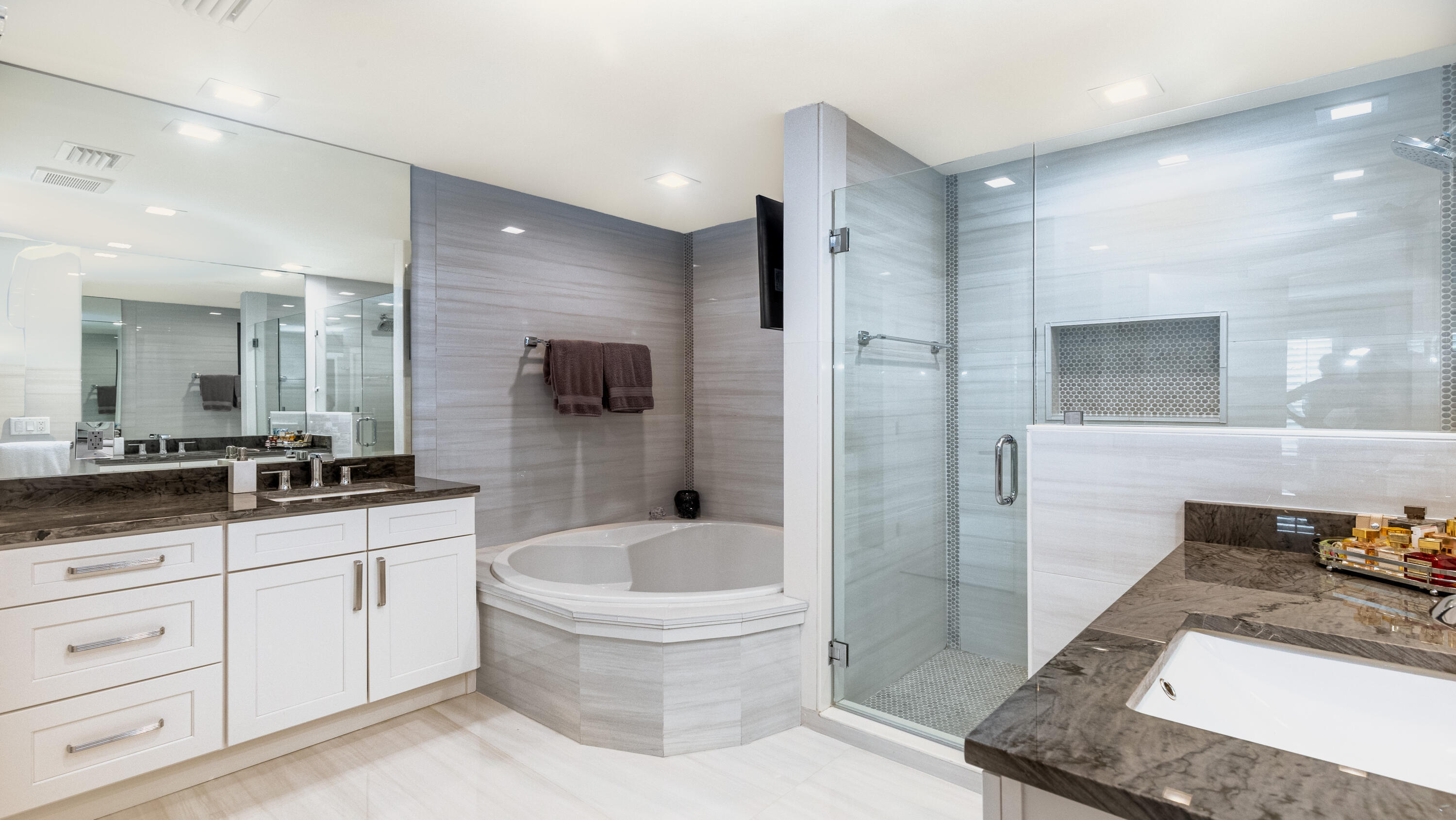 IBIS GOLF AND COUNTRY CLUB 10 - Residential Lease