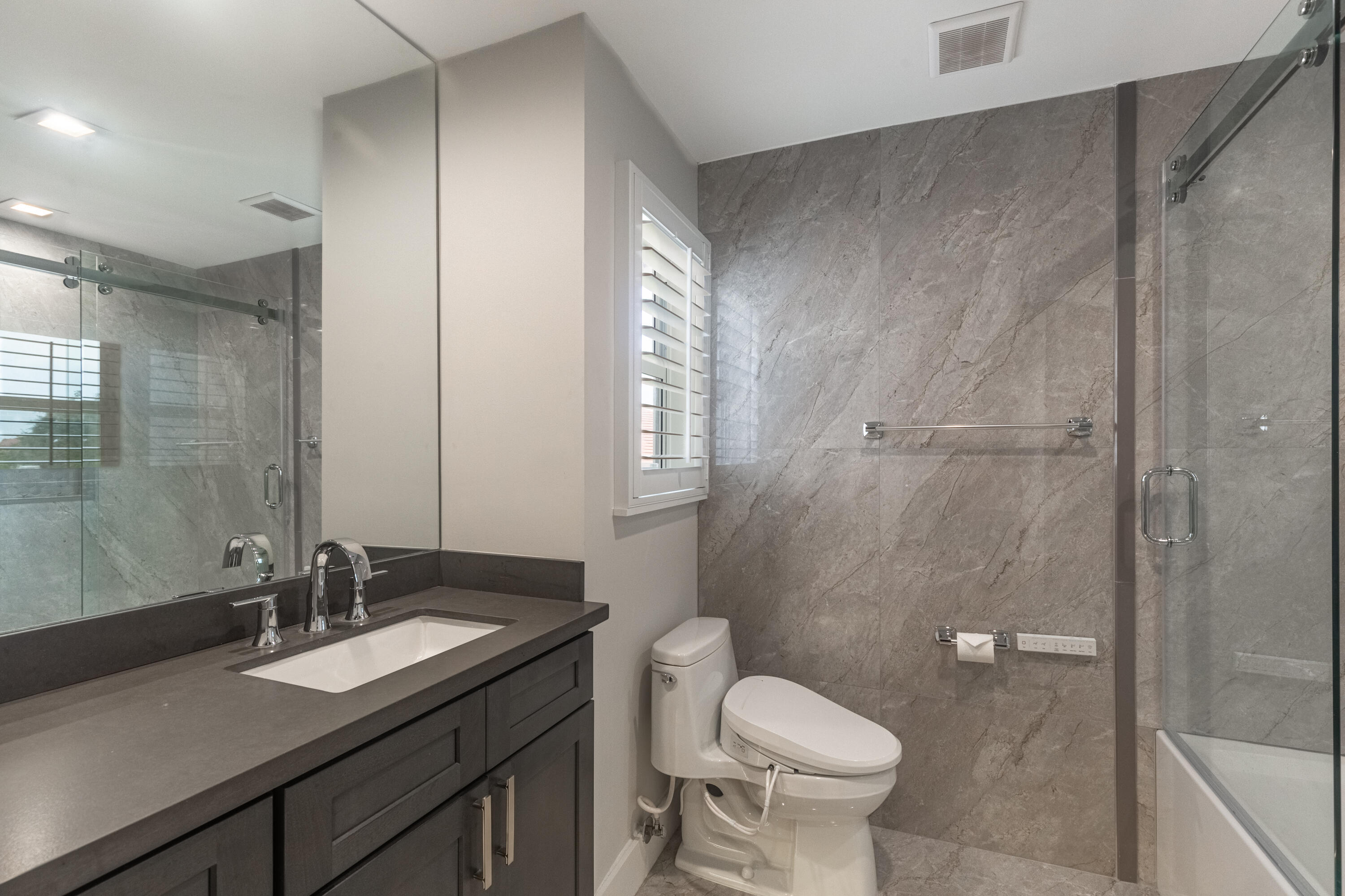 IBIS GOLF AND COUNTRY CLUB 10 - Residential Lease
