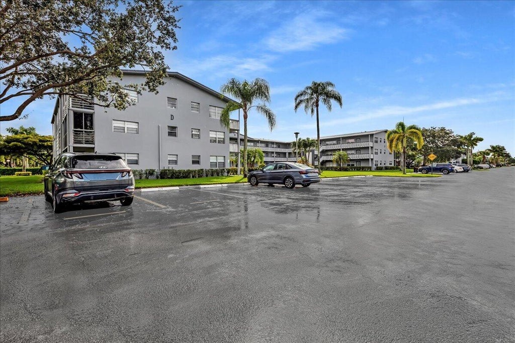 Photo of 129 Suffolk F Dr, Boca Raton, FL 33434 (MLS # B26092779)