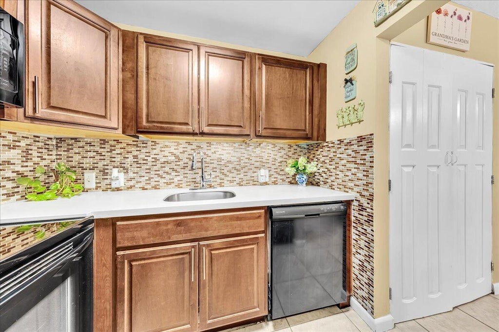 Photo of 129 Suffolk F Dr, Boca Raton, FL 33434 (MLS # B26092779)