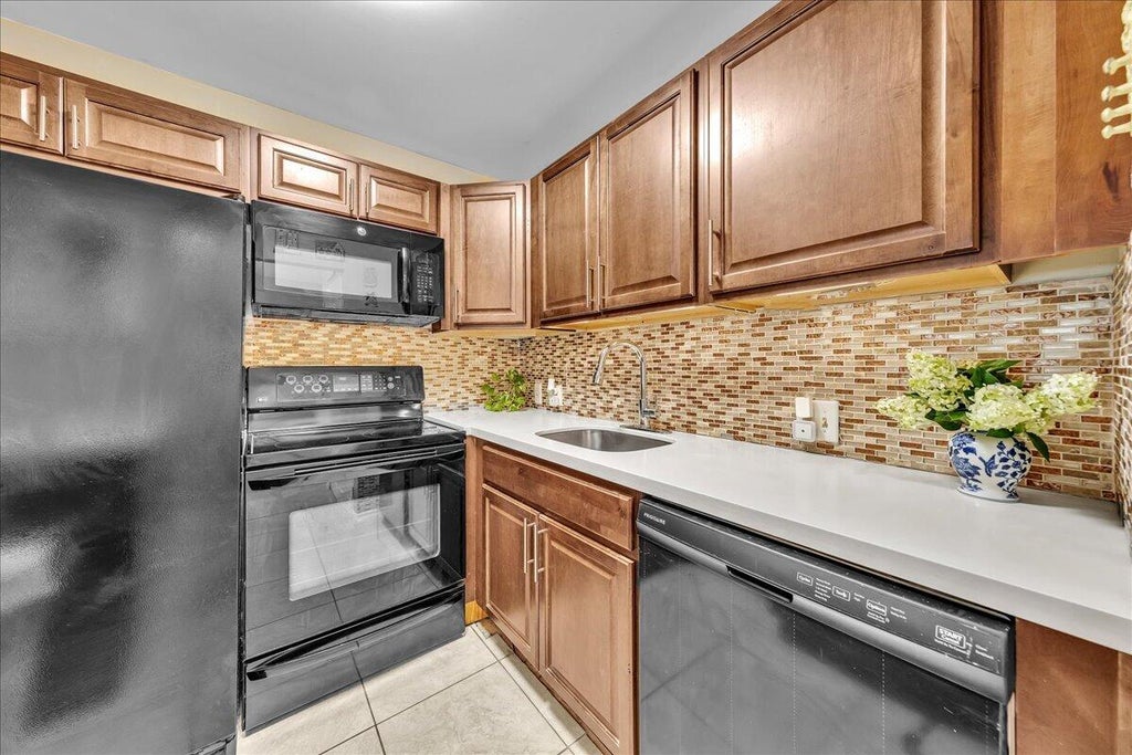 Photo of 129 Suffolk F Dr, Boca Raton, FL 33434 (MLS # B26092779)