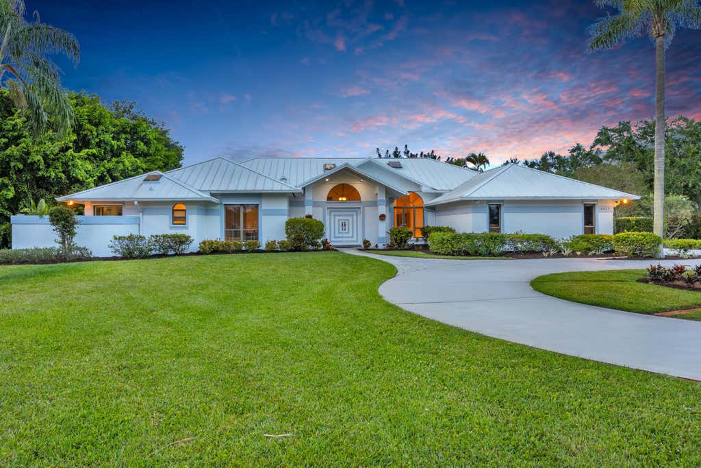 Photo of 4803 SW Bermuda Way, Palm City, FL 34990 (MLS # R11077408)