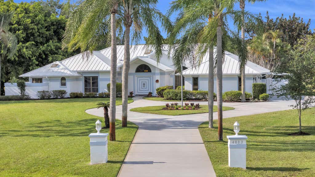 Photo of 4803 SW Bermuda Way, Palm City, FL 34990 (MLS # R11077408)