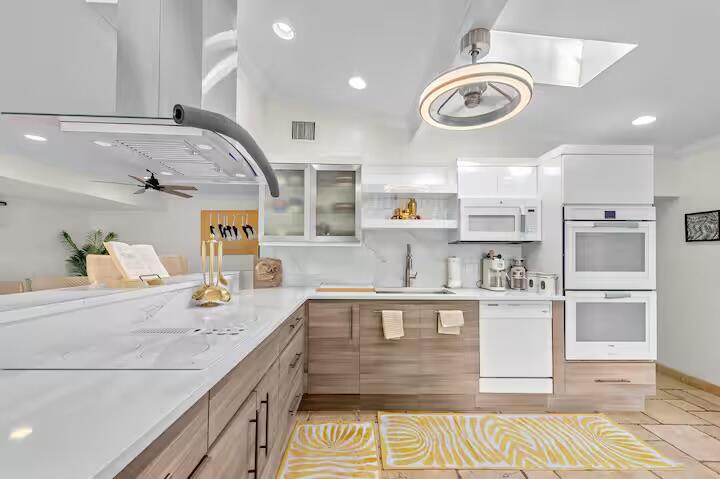 POMPANO ISLES - Residential Lease