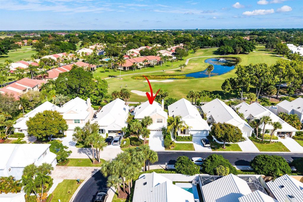 Photo of 8 Windsor Lane, Palm Beach Gardens, FL 33418 (MLS # R11141010)