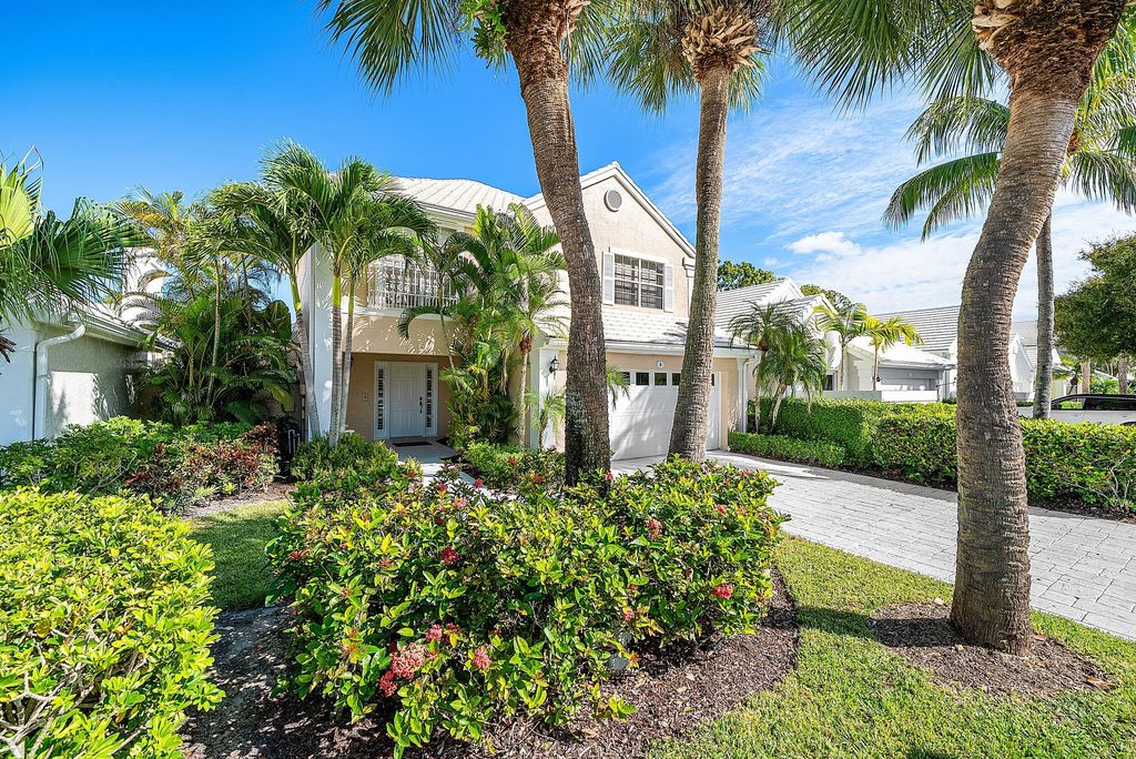 Photo of 8 Windsor Lane, Palm Beach Gardens, FL 33418 (MLS # R11141010)