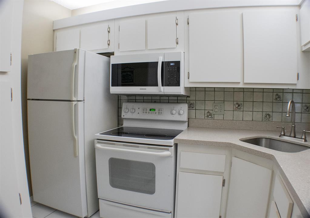 CHARTER CLUB OF PALM BEACH COND DECL FILED 2-5-86 - Residential